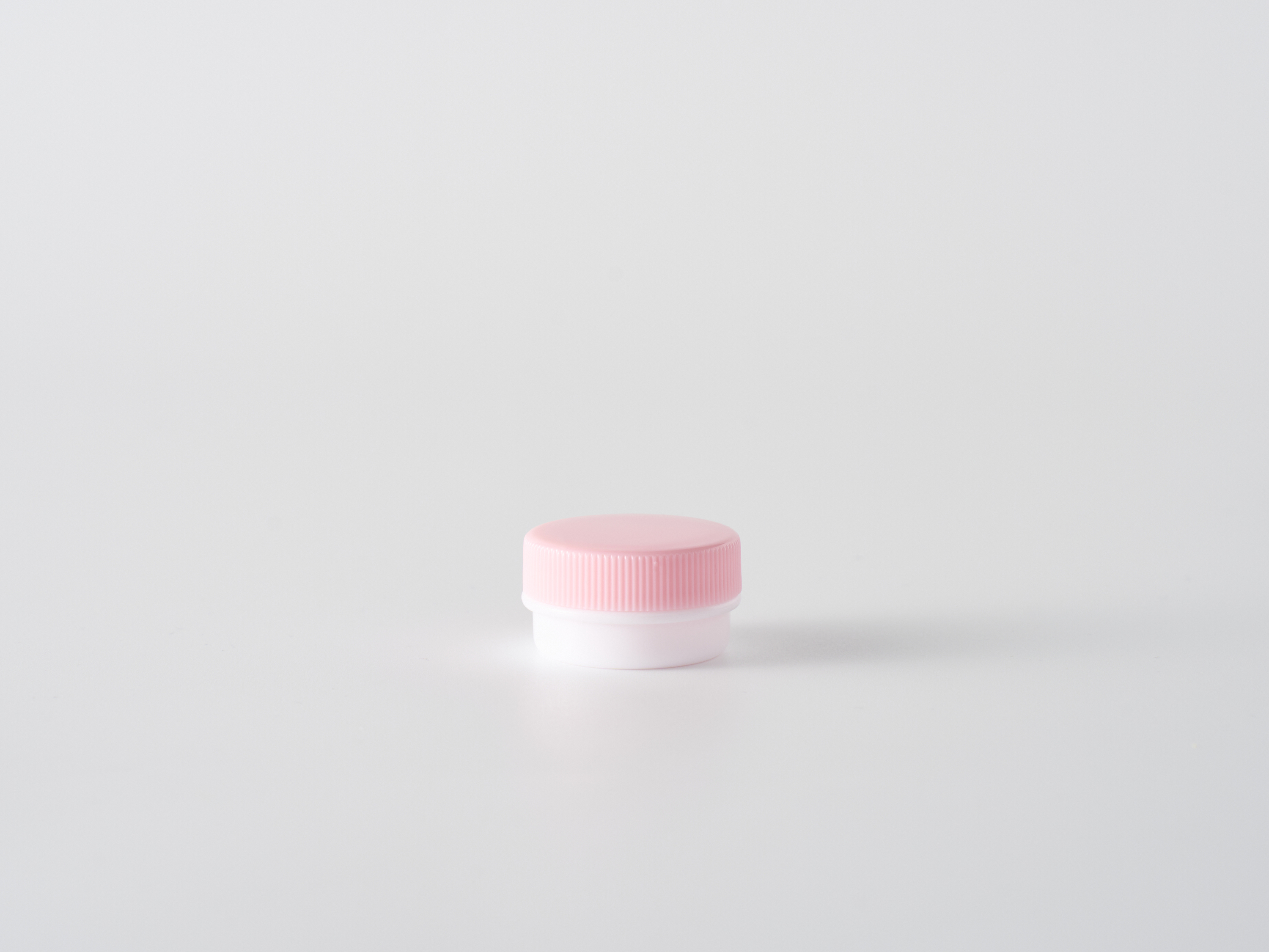 【化粧品容器】小ロット在庫対応の標準色ホワイト仕様クリームジャー 5g軟膏容器〈クリーム容器（ジャー容器・クリームジャー）〉