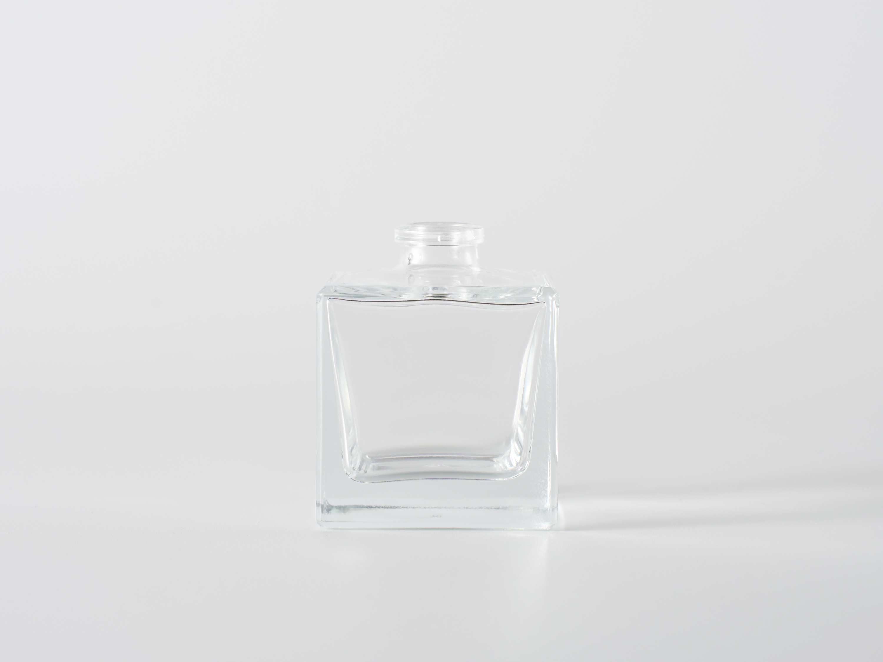 【化粧品容器】小ロット在庫対応の標準ナチュラル仕様ボトル Cubic-30ml ナチュラル〈香水瓶〉