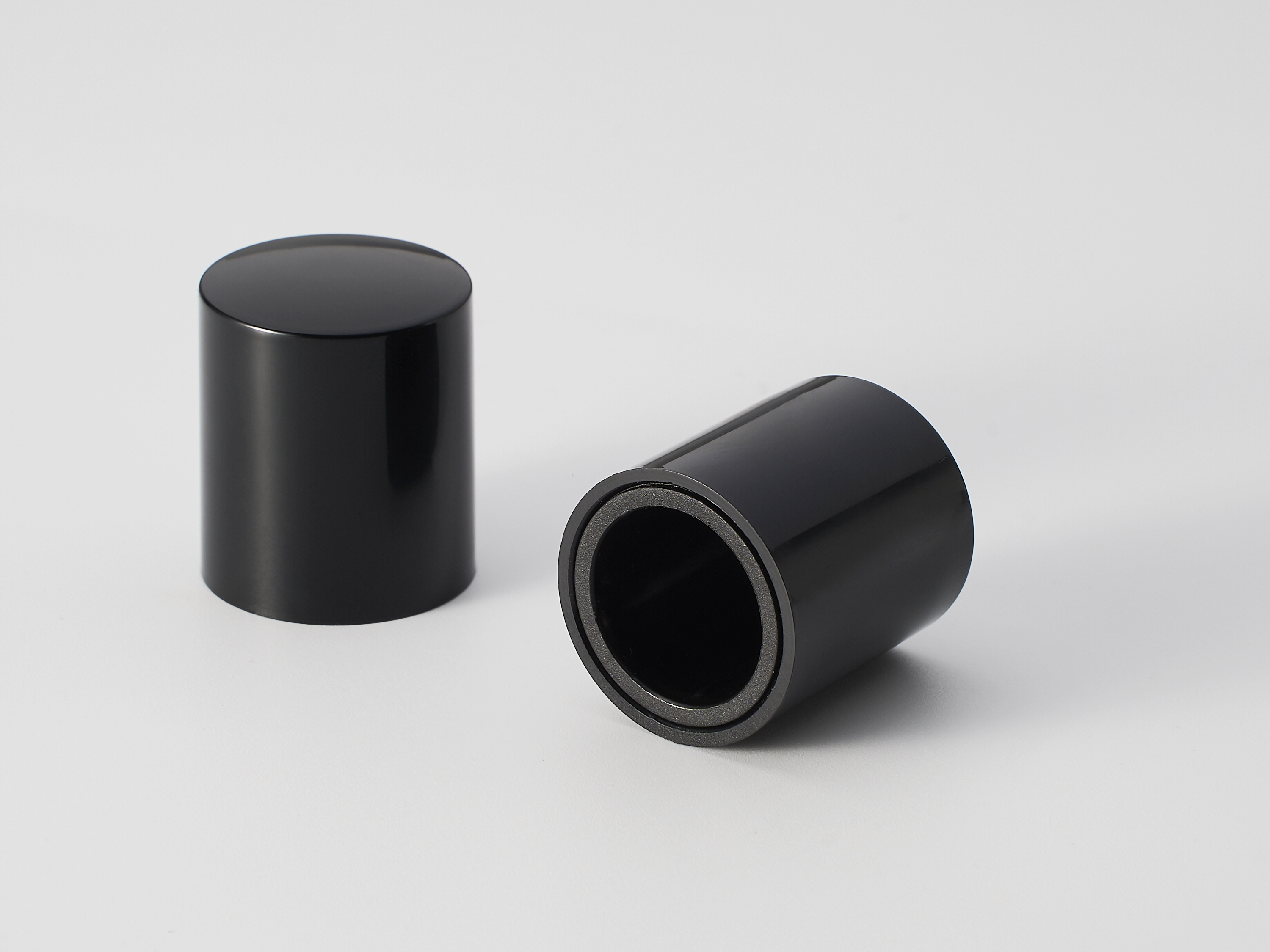 【化粧品容器】存在感ある、肉厚2パーツ構造