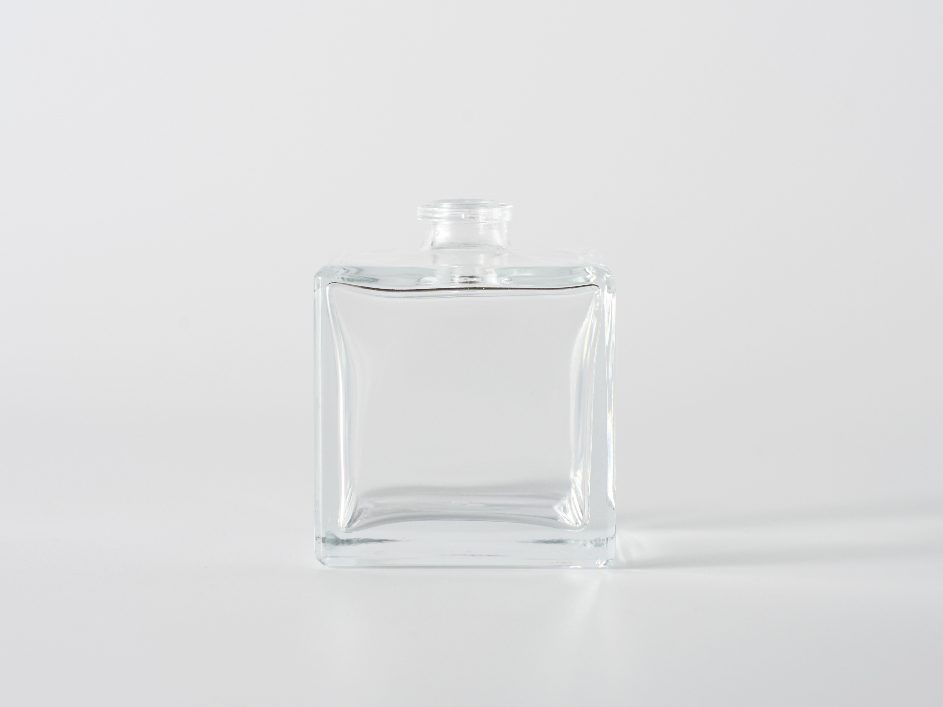 【化粧品容器】小ロット在庫対応の標準ナチュラル仕様ボトル Cubic-30ml ナチュラル〈香水瓶〉