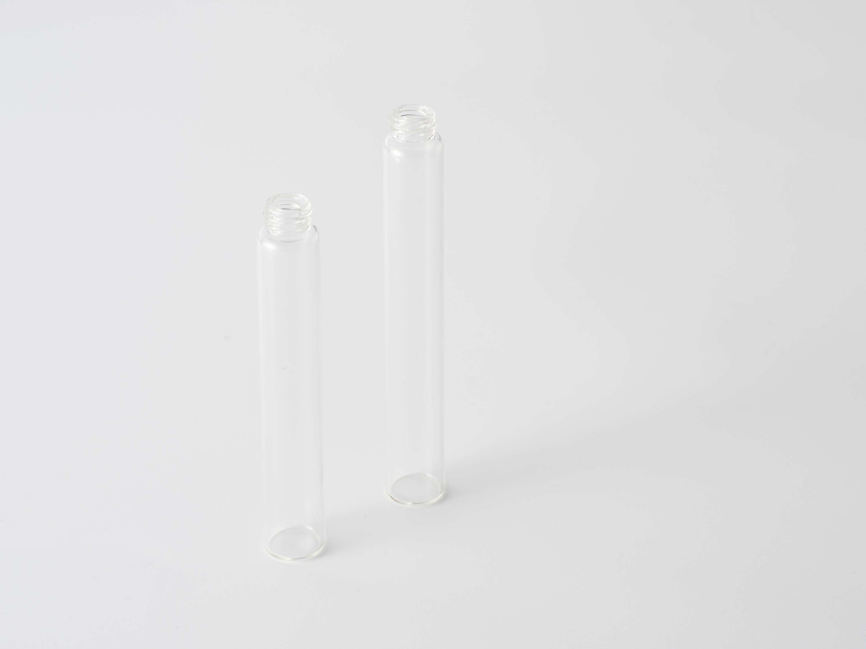 【化粧品容器】洗練されたスタイリッシュなフォルム