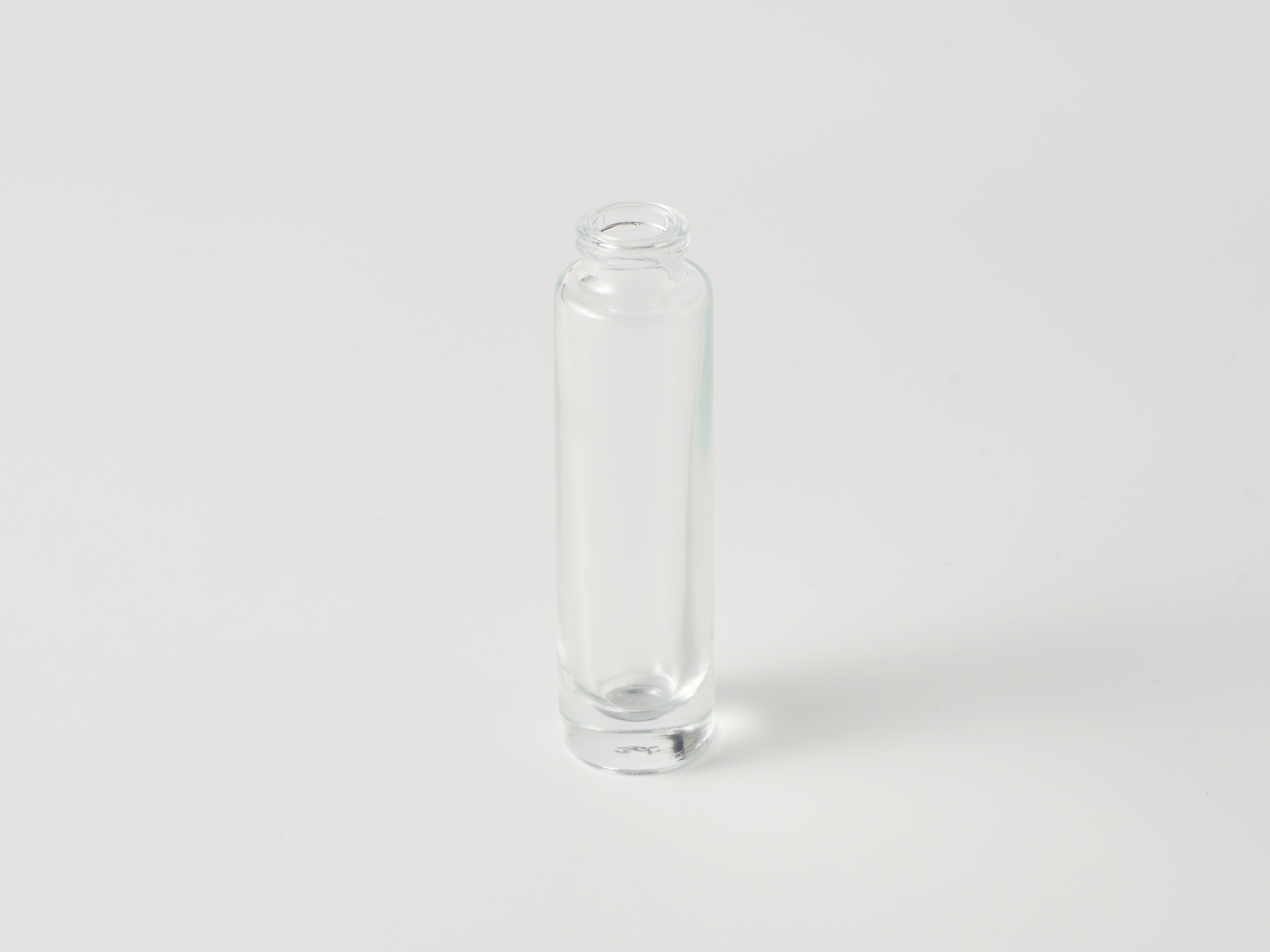 【化粧品容器】洗練されたスタイリッシュなフォルム