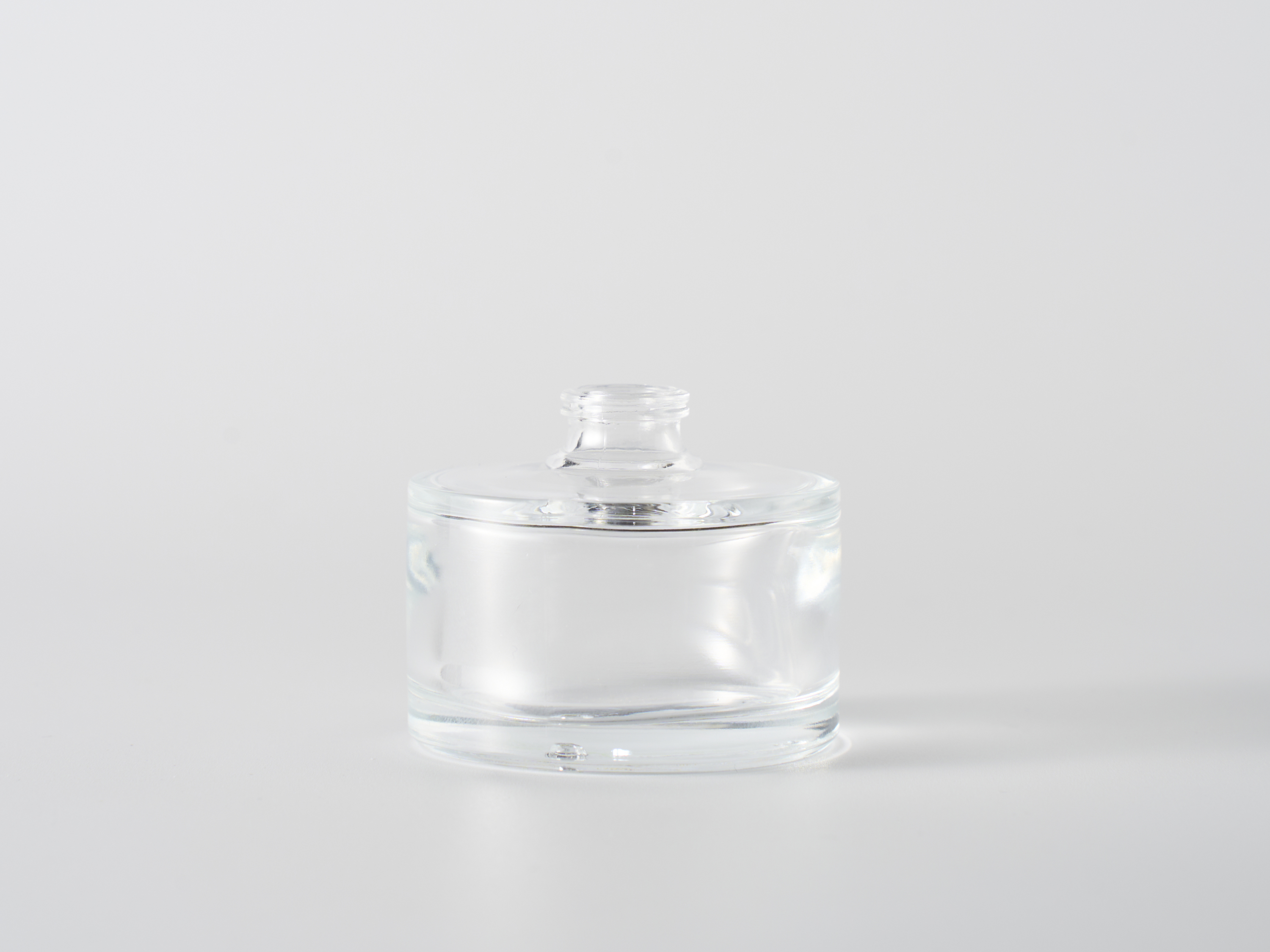 【化粧品容器】小ロット在庫対応の標準ナチュラル仕様ボトル Qwonsam-30ml ナチュラル〈香水瓶〉