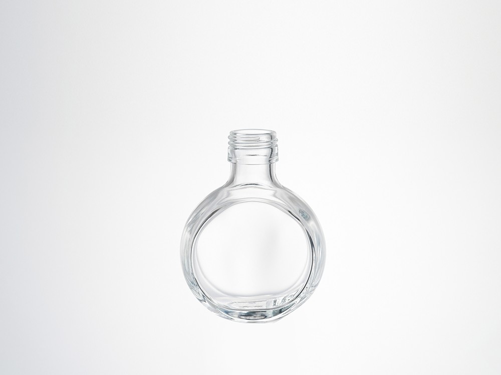 【化粧品容器】フラット面で、見せ方が決まる変形ボトル