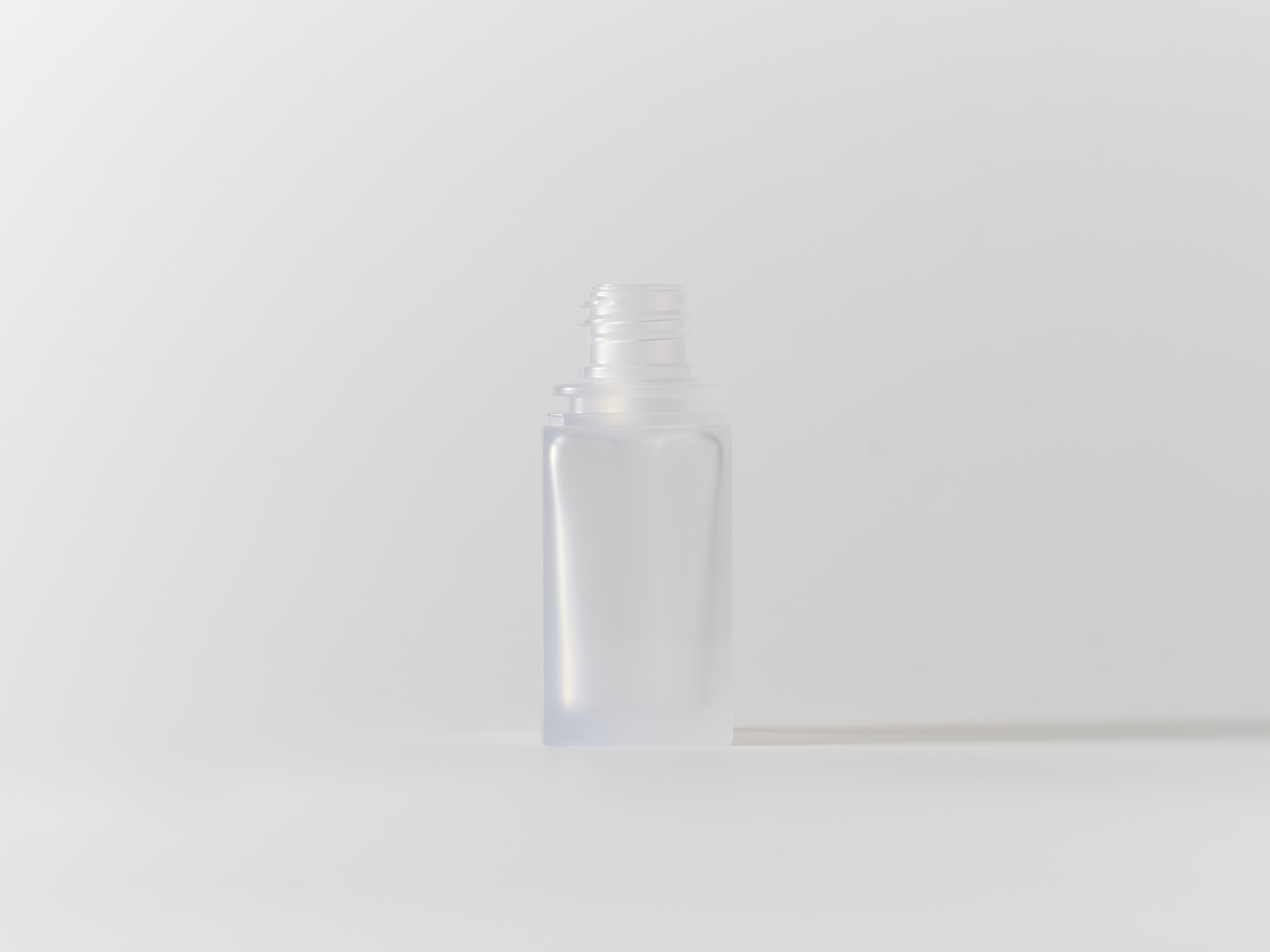 【化粧品容器】小ロット在庫対応の標準フロスト風着色仕様ボトル SB06S-30C フロスト風着色〈プラスチック〉