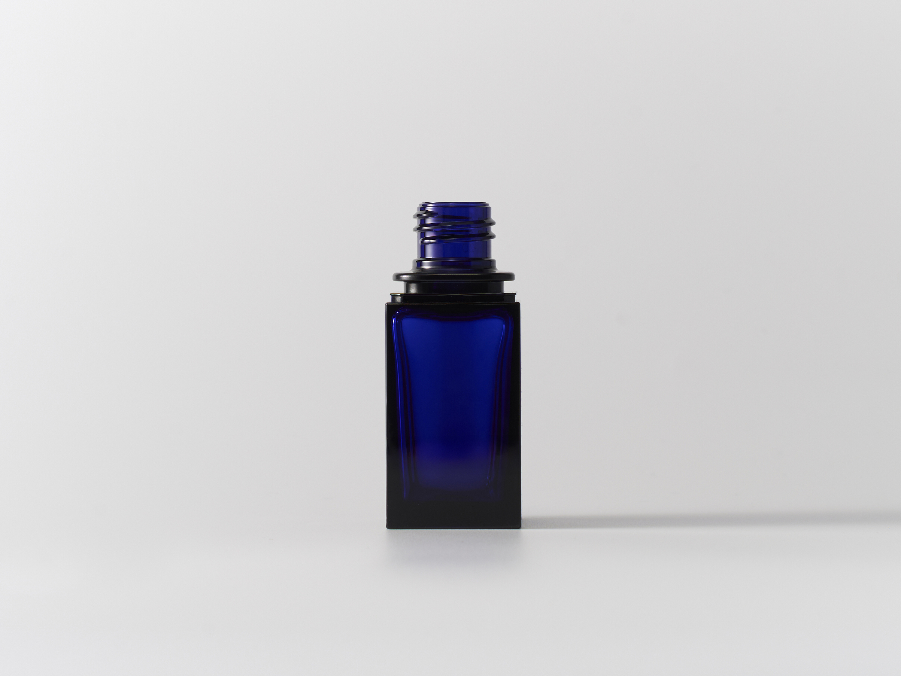 【化粧品容器】小ロット在庫対応の標準ブルー仕様ボトル SB06S-30C ブルー〈プラスチック〉