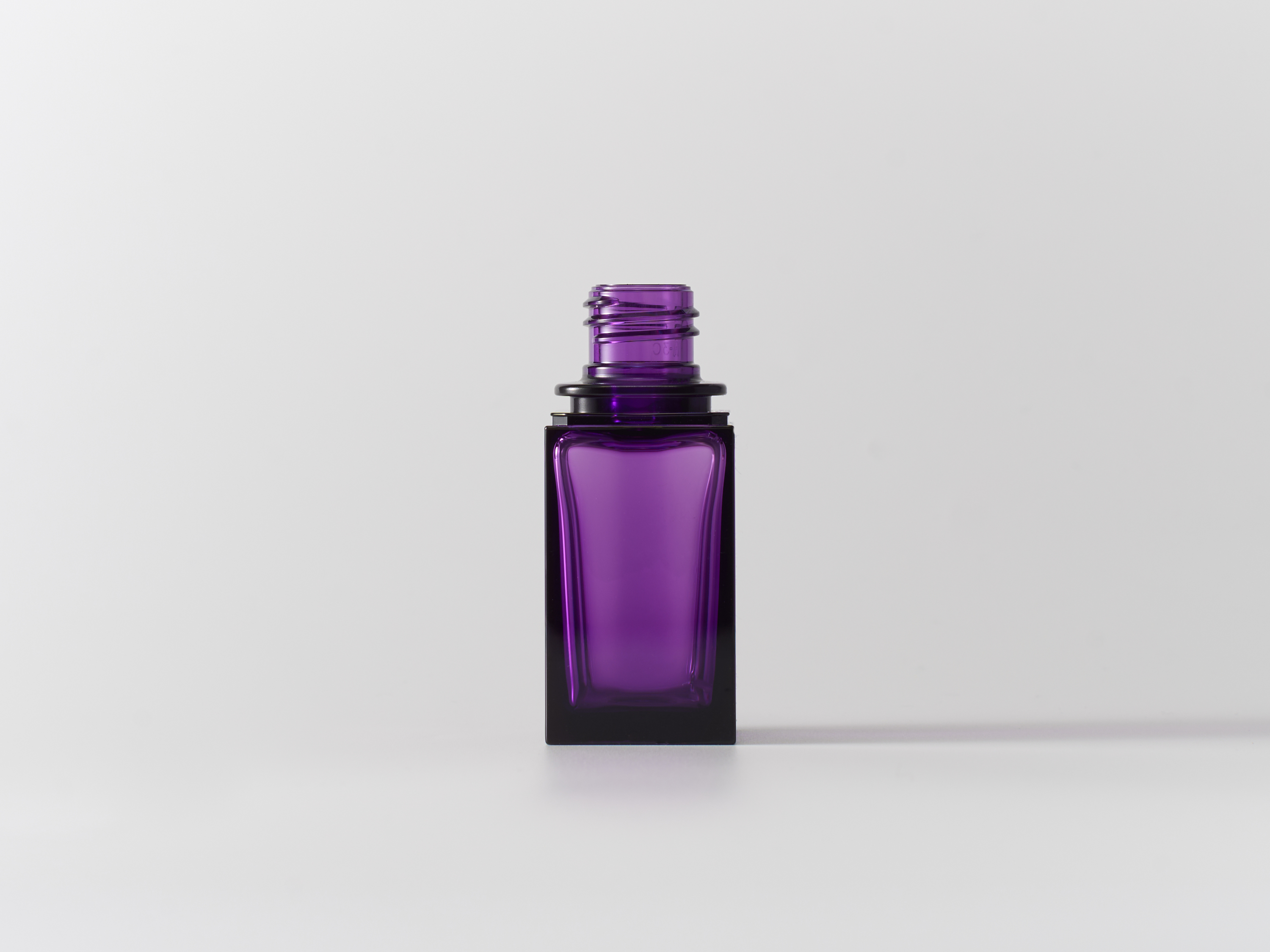 【化粧品容器】小ロット在庫対応の標準パープル仕様ボトル SB06S-30C パープル〈プラスチック〉