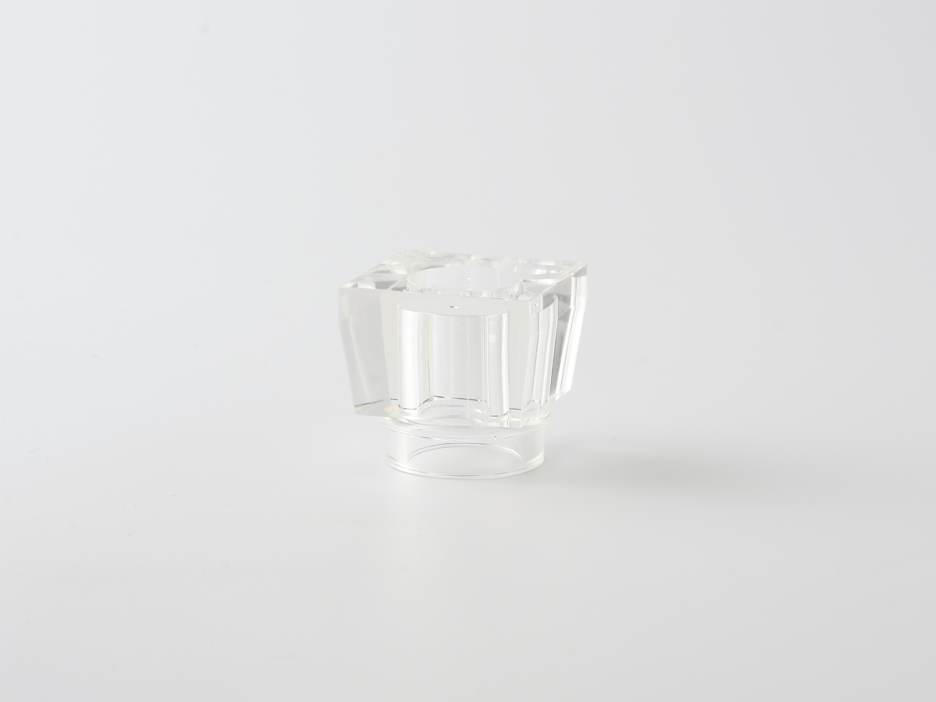 【化粧品容器】厚肉×高透明で、他を寄せ付けない王道のフォルム