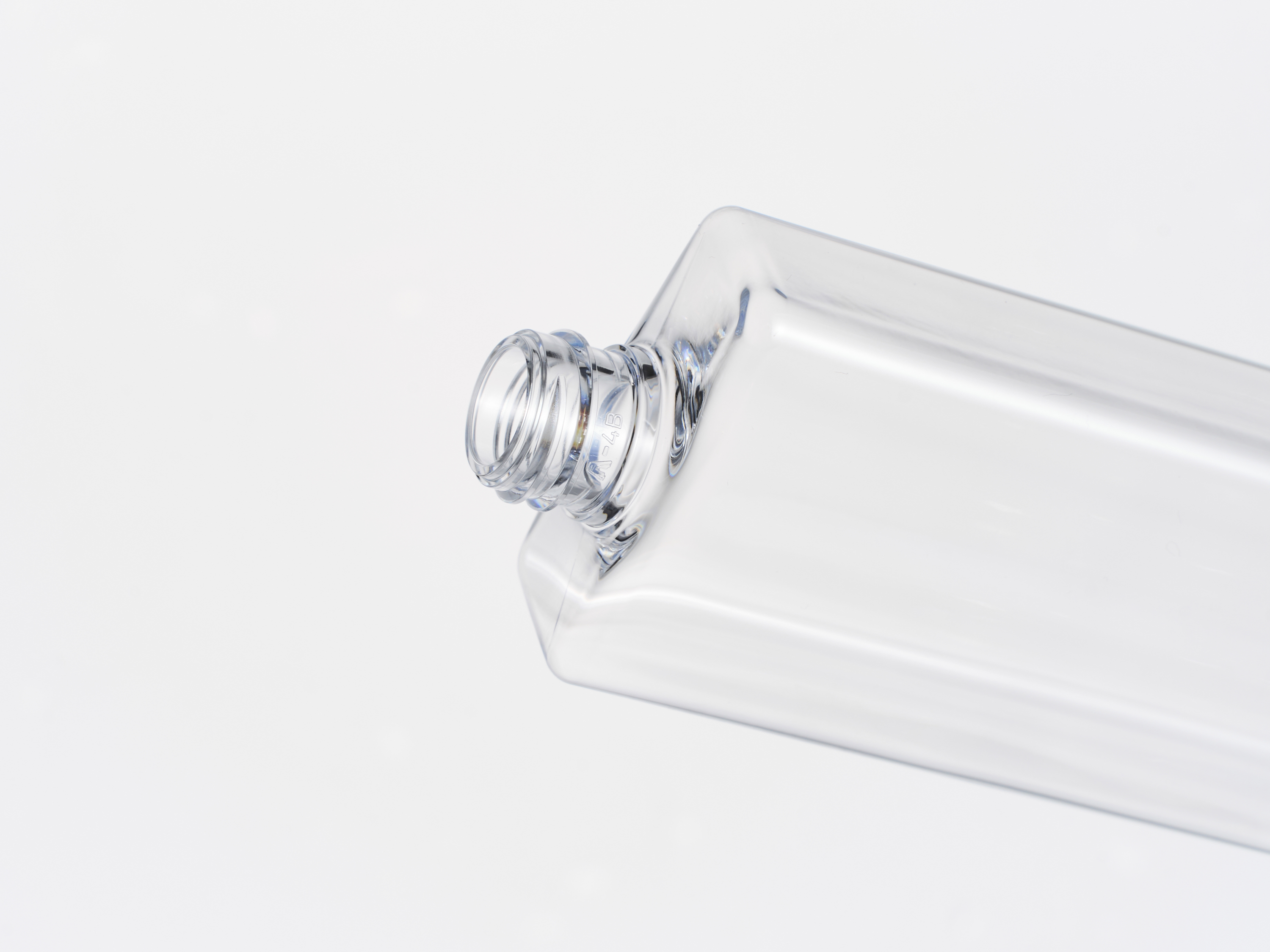 【化粧品容器】落下強度に強いインジェクションブローボトル