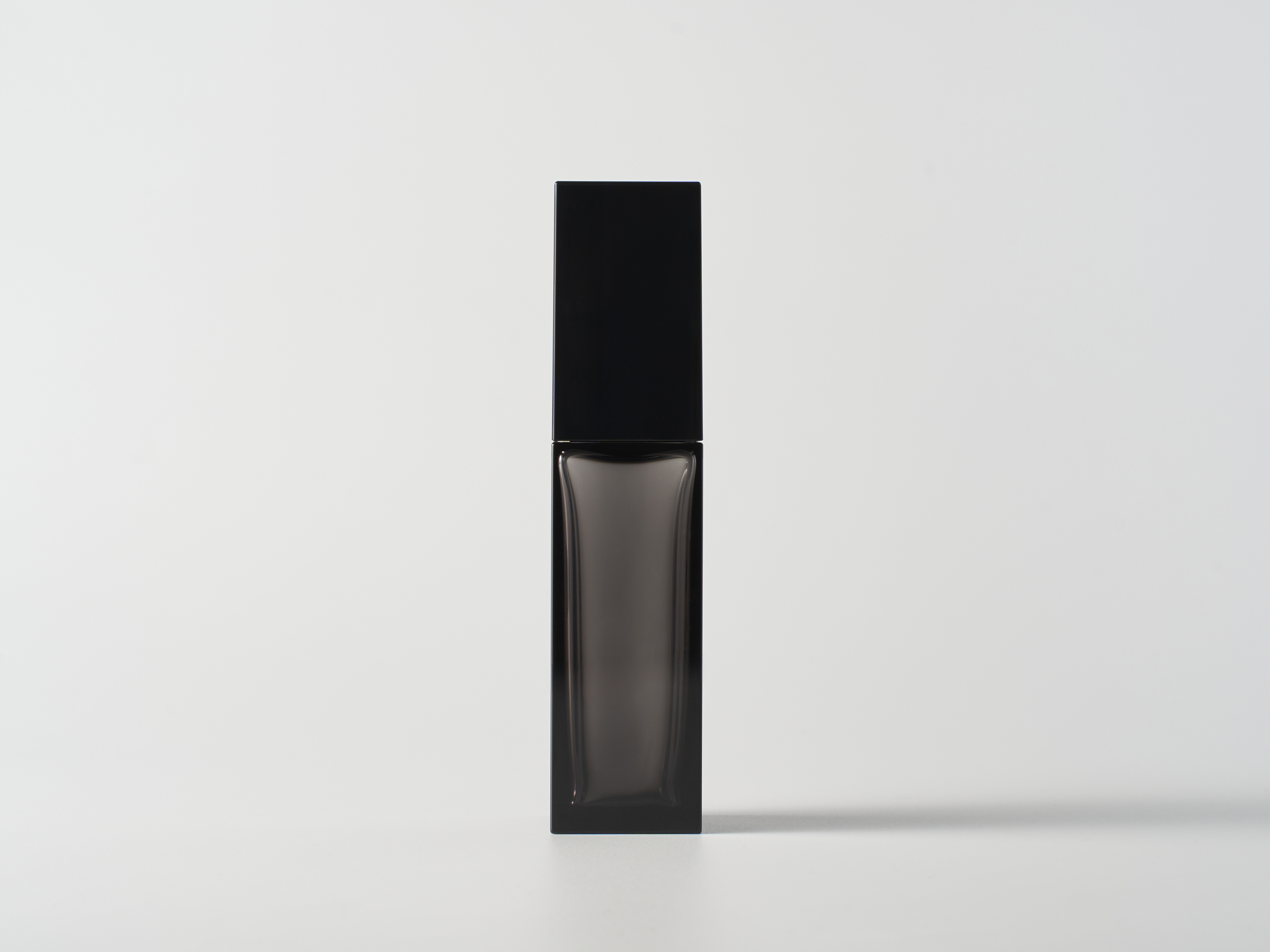 【化粧品容器】小ロット在庫対応の標準ブラック仕様ボトル SB06S-50C ブラック〈プラスチック〉