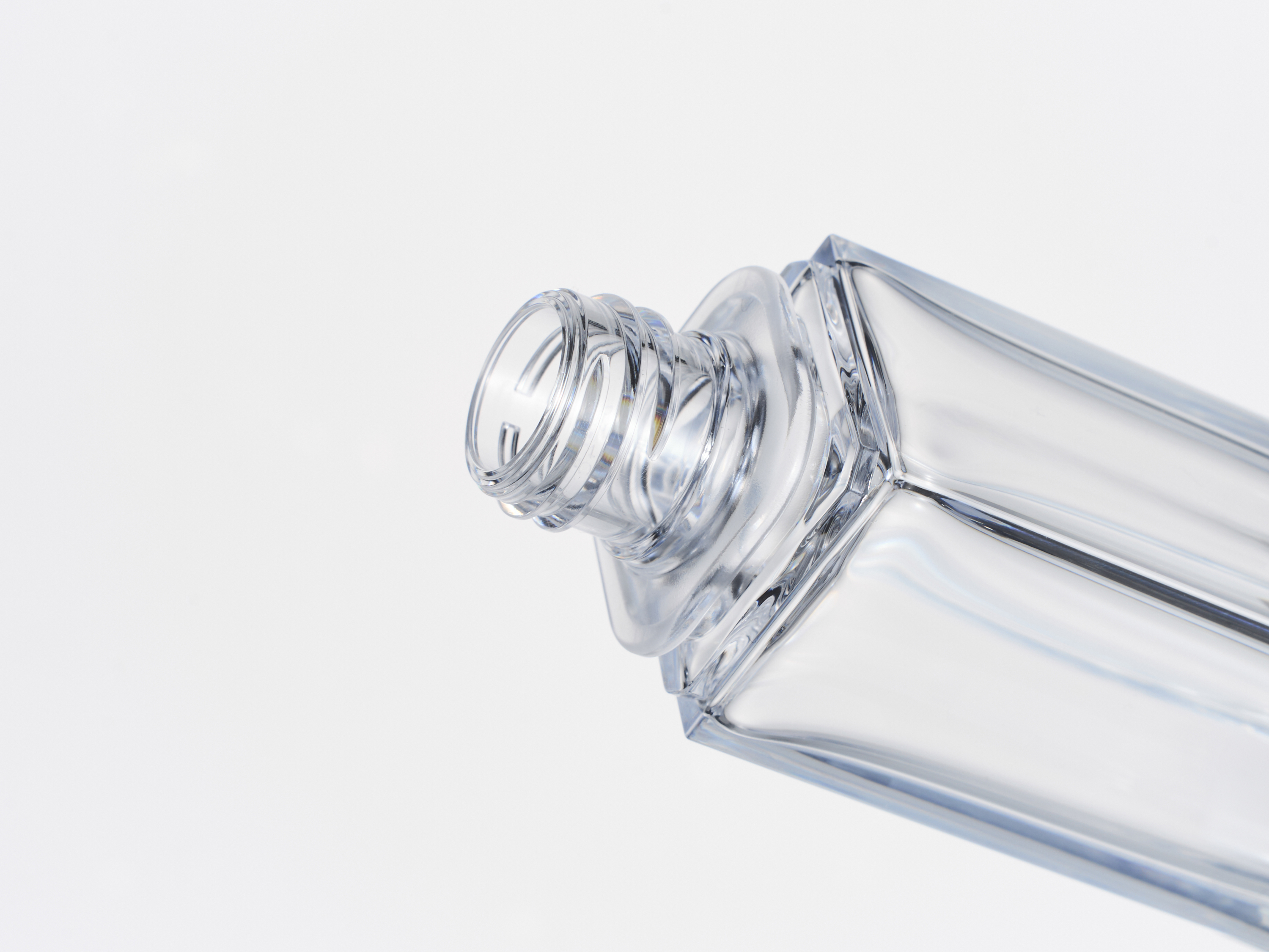 【化粧品容器】落下強度に強いインジェクションブローボトル