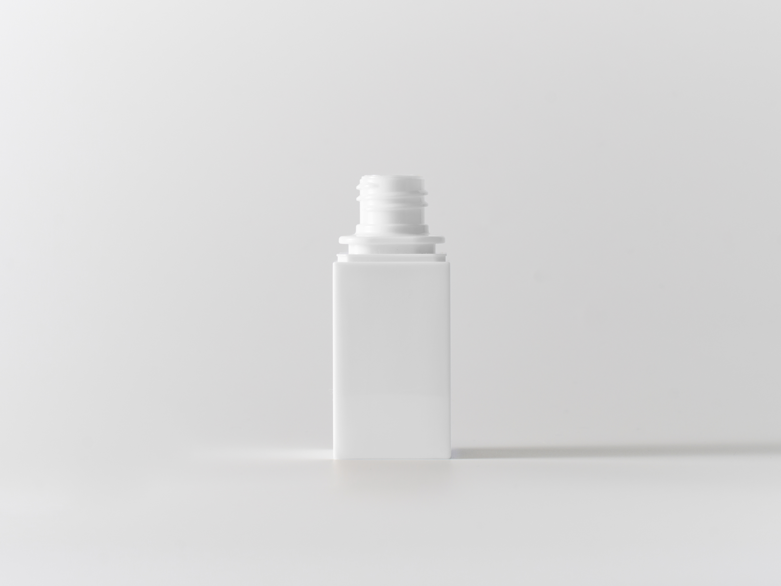 【化粧品容器】小ロット在庫対応の標準白ボトル SB06S-30C 白〈プラスチック〉