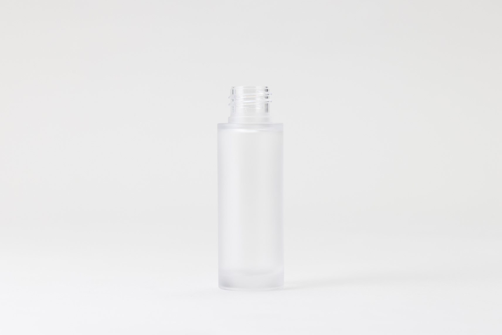 【化粧品容器】小ロット在庫対応の標準マット塗装仕様ボトル SB06-30C マット塗装〈プラスチック〉