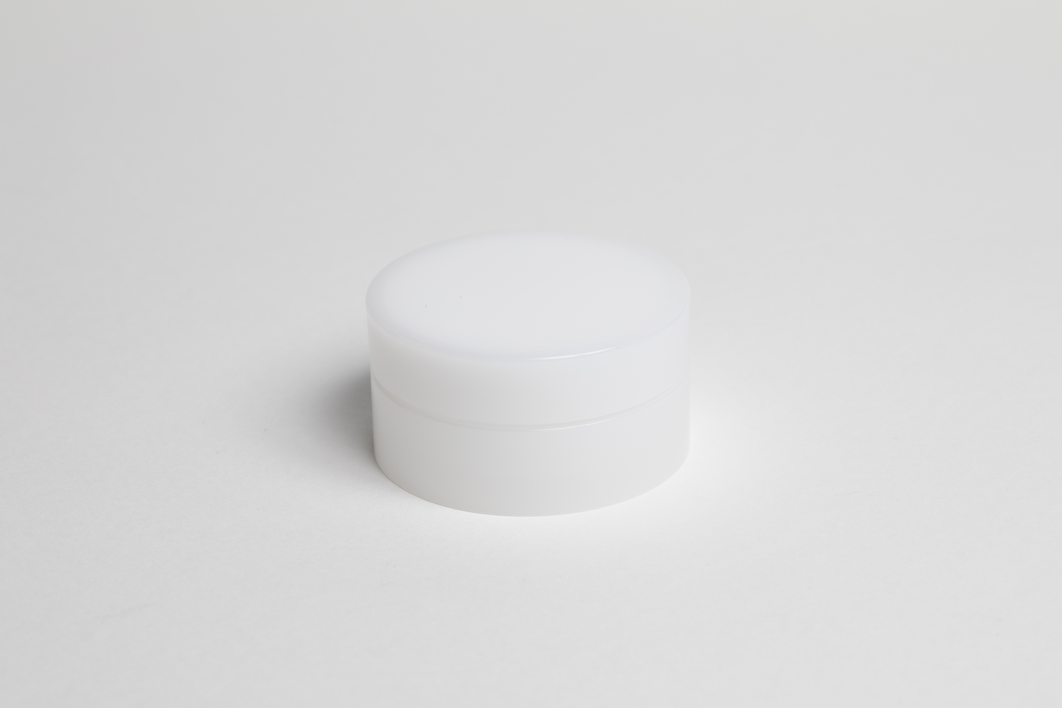 【化粧品容器】小ロット在庫対応の標準色ホワイト仕様クリームジャー エノテーカ 50g〈クリーム容器（ジャー容器・クリームジャー）〉