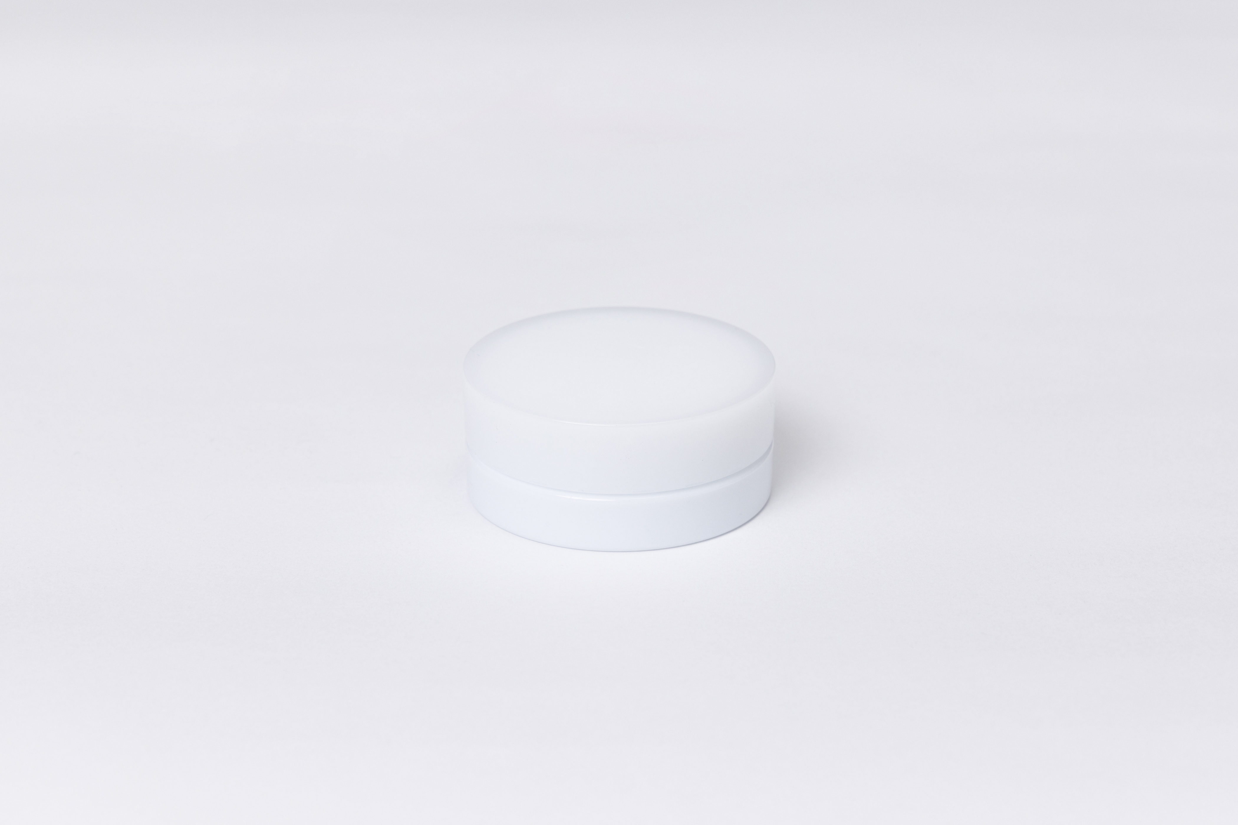 【化粧品容器】小ロット在庫対応の標準色ホワイト仕様クリームジャー ポルン 30g〈クリーム容器〉