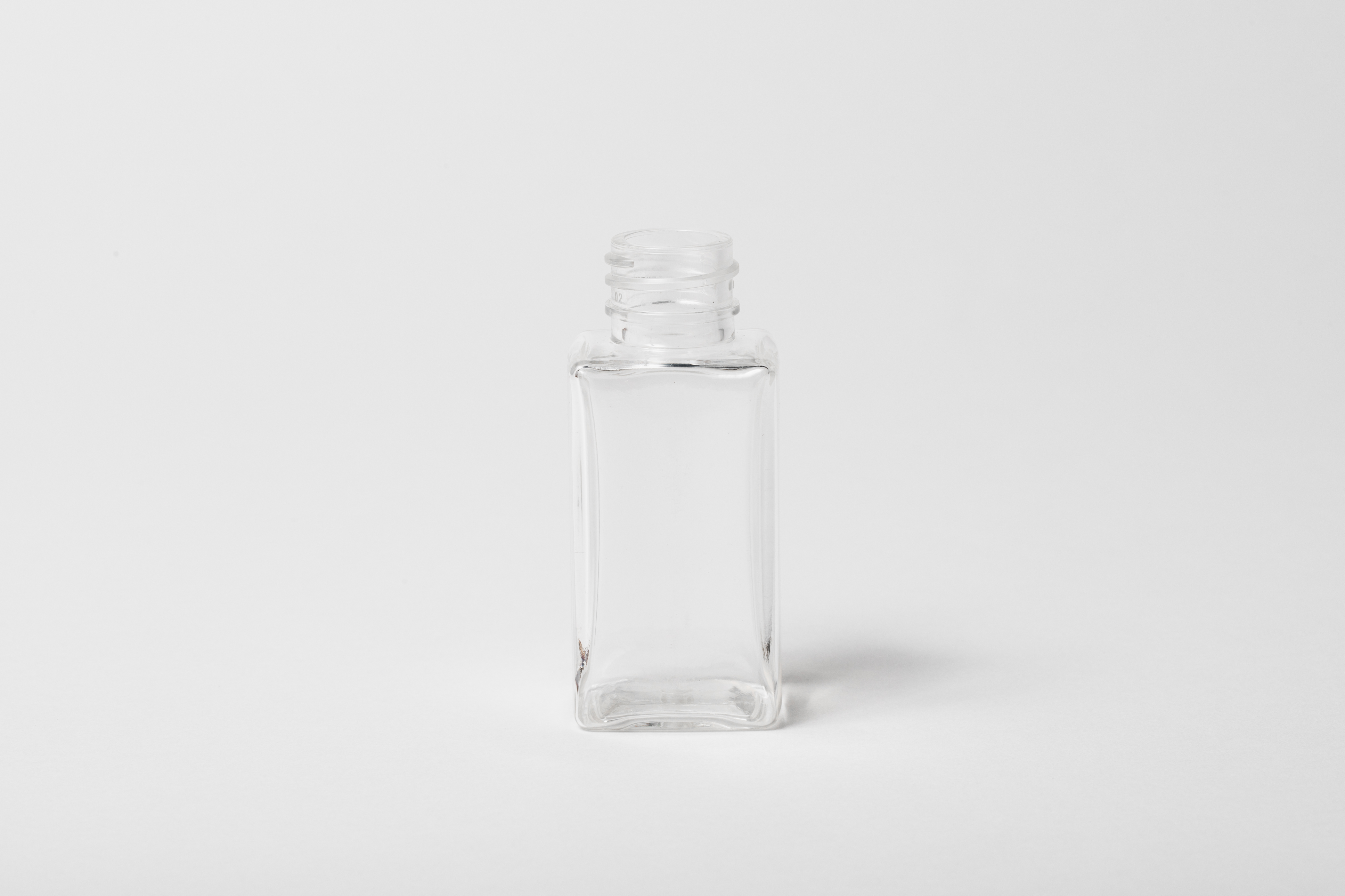 【化粧品容器】カリス 30mL〈ボトル〉